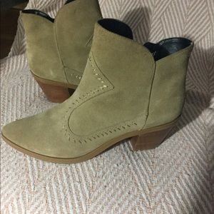 Women’s short boots.